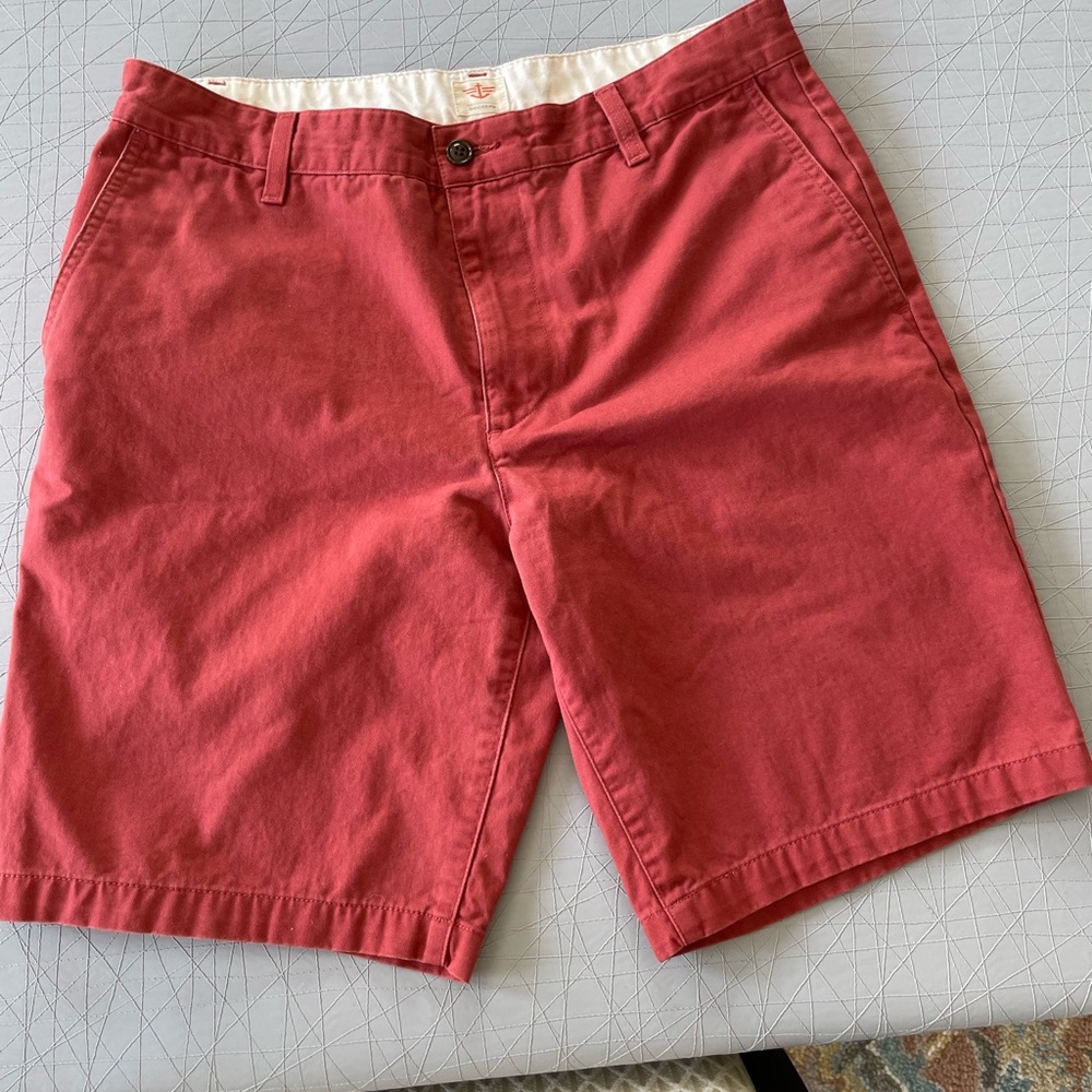 Men’s dockers shorts.
